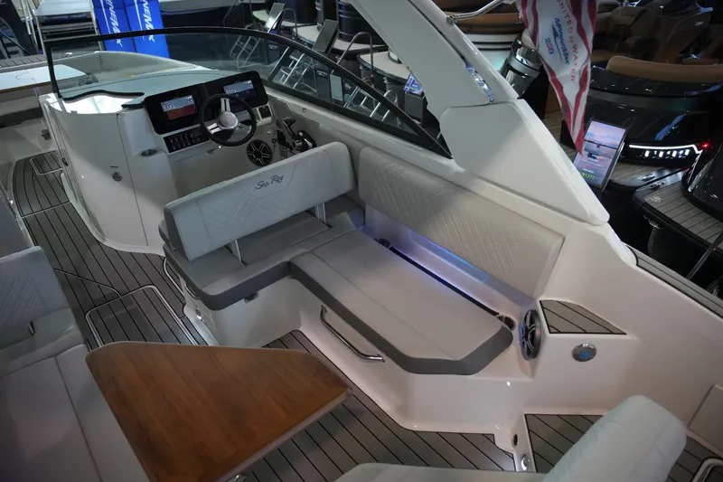 Slide: The Image of Sea Ray SDX 270 2026 - 15