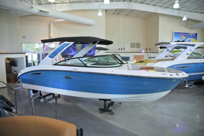 Slide: The Image of Sea Ray SDX 270 2026 - 1
