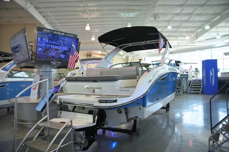 Slide: The Image of Sea Ray SDX 270 2026 - 3