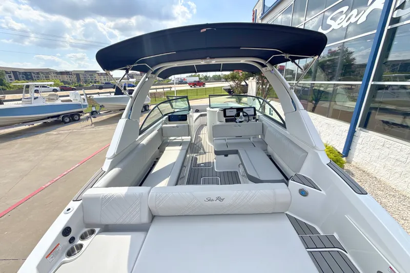 Slide: The Image of Sea Ray SDX 270 2026 - 7