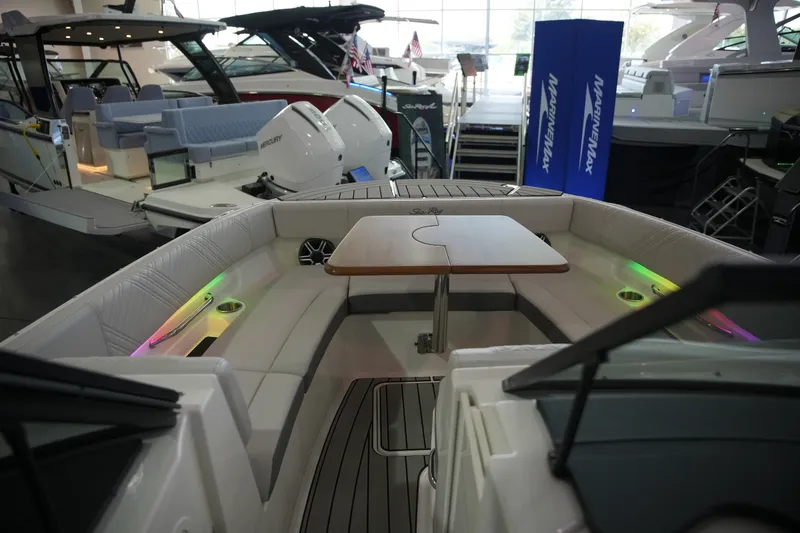 Slide: The Image of Sea Ray SDX 270 2026 - 34
