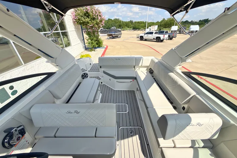 Slide: The Image of Sea Ray SDX 270 2026 - 9