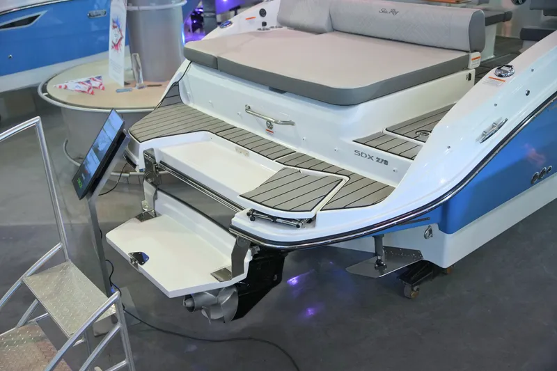 Slide: The Image of Sea Ray SDX 270 2026 - 4