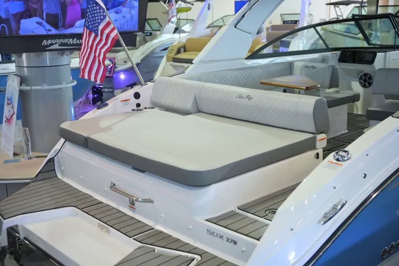 Slide: The Image of Sea Ray SDX 270 2026 - 6