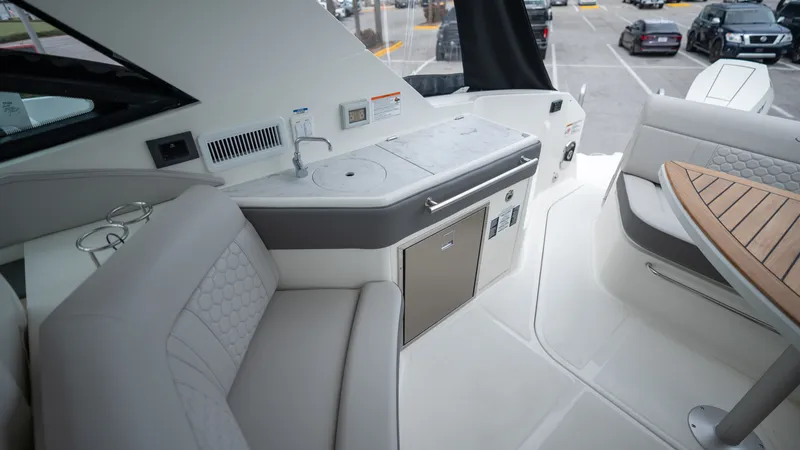 Slide: The Image of Sea Ray Sundancer 320 Outboard 2026 - 30