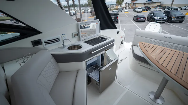 Slide: The Image of Sea Ray Sundancer 320 Outboard 2026 - 31