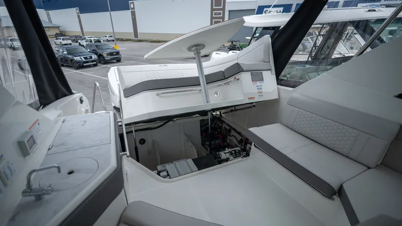 Slide: The Image of Sea Ray Sundancer 320 Outboard 2026 - 32
