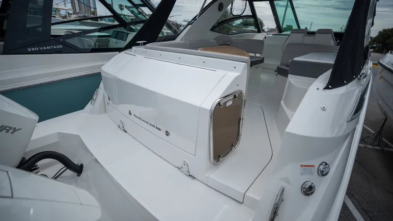 Slide: The Image of Sea Ray Sundancer 320 Outboard 2026 - 34