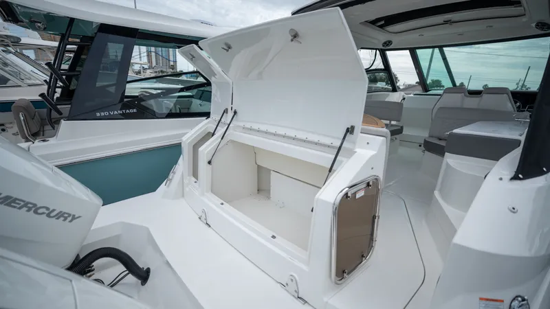 Slide: The Image of Sea Ray Sundancer 320 Outboard 2026 - 35