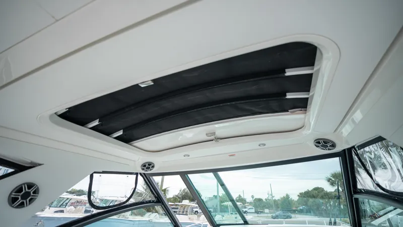 Slide: The Image of Sea Ray Sundancer 320 Outboard 2026 - 36