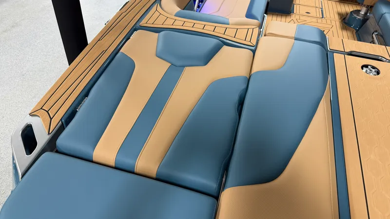 Slide: The Image of Mastercraft XT23 2026 - 17