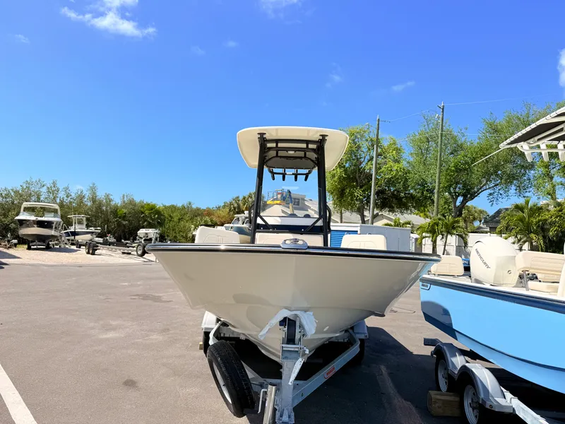 Slide: The Image of Boston Whaler 210 Montauk 2026 - 10