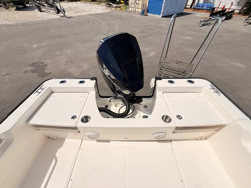 Slide: The Image of Boston Whaler 210 Montauk 2026 - 14