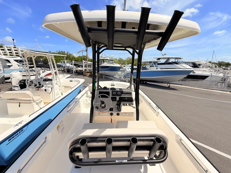 Slide: The Image of Boston Whaler 210 Montauk 2026 - 18