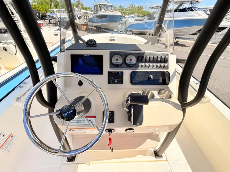 Slide: The Image of Boston Whaler 210 Montauk 2026 - 22