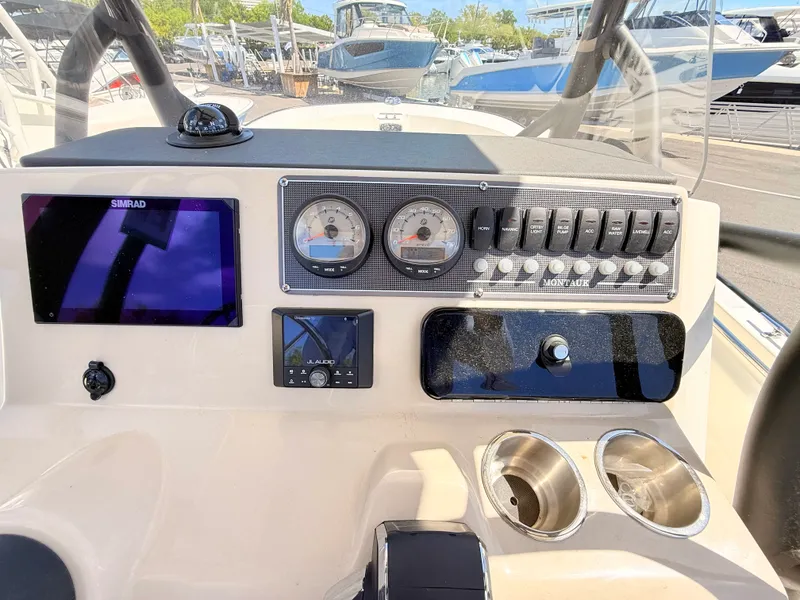 Slide: The Image of Boston Whaler 210 Montauk 2026 - 23