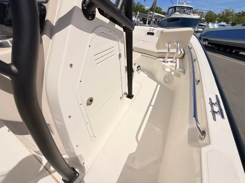 Slide: The Image of Boston Whaler 210 Montauk 2026 - 26