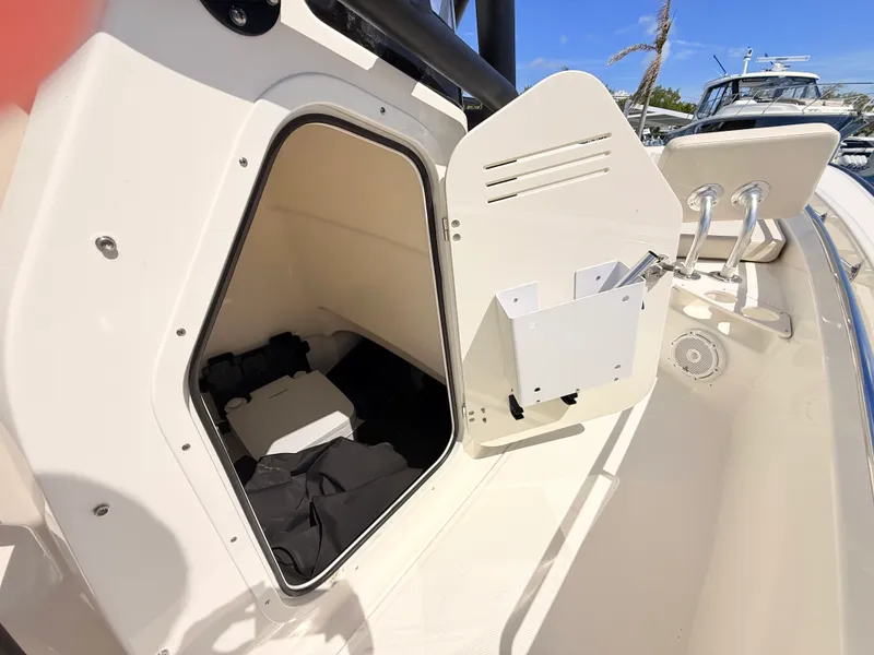 Slide: The Image of Boston Whaler 210 Montauk 2026 - 27