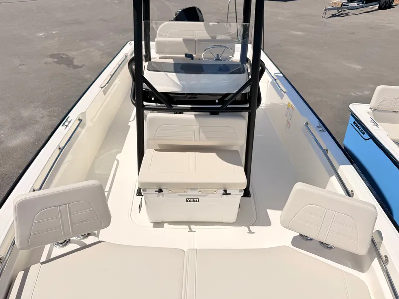 Slide: The Image of Boston Whaler 210 Montauk 2026 - 28