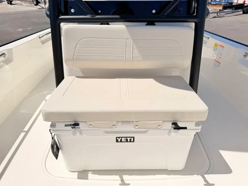 Slide: The Image of Boston Whaler 210 Montauk 2026 - 29