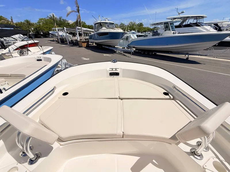 Slide: The Image of Boston Whaler 210 Montauk 2026 - 30