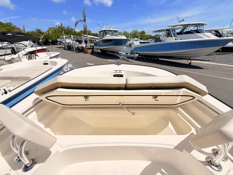 Slide: The Image of Boston Whaler 210 Montauk 2026 - 31