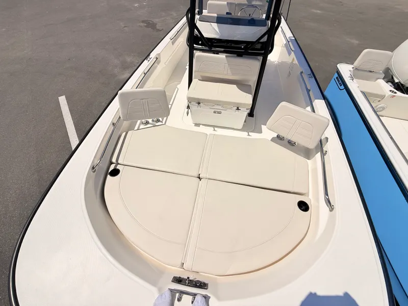 Slide: The Image of Boston Whaler 210 Montauk 2026 - 33