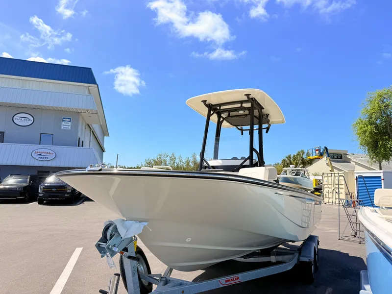 Slide: The Image of Boston Whaler 210 Montauk 2026 - 9