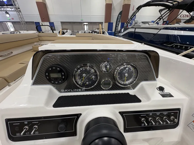 Slide: The Image of Bayliner D20 2025 - 12