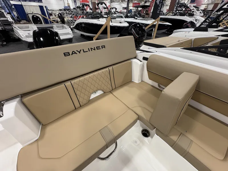 Slide: The Image of Bayliner D20 2025 - 9