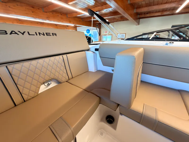 Slide: The Image of Bayliner D20 2025 - 14
