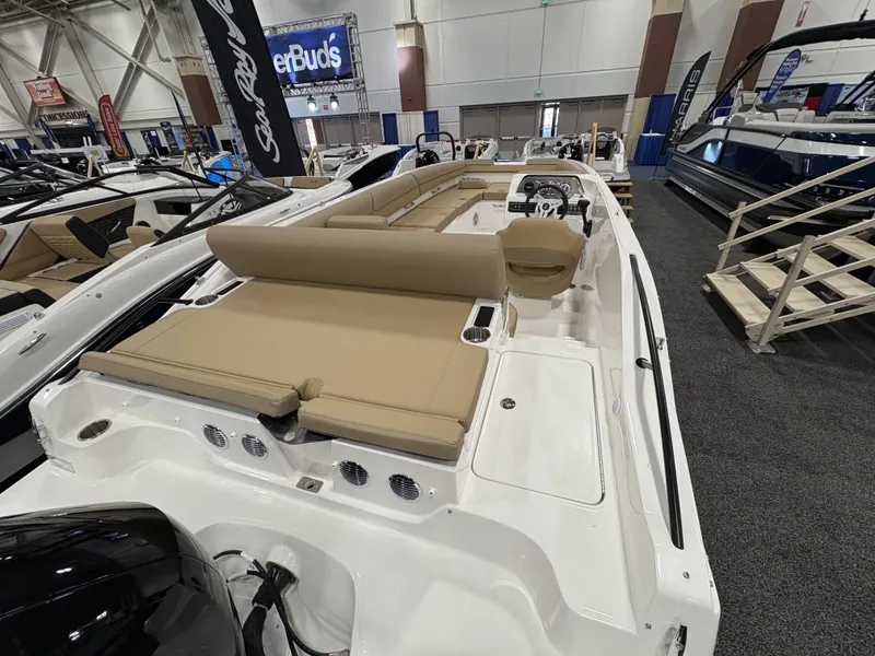 Slide: The Image of Bayliner D20 2025 - 20