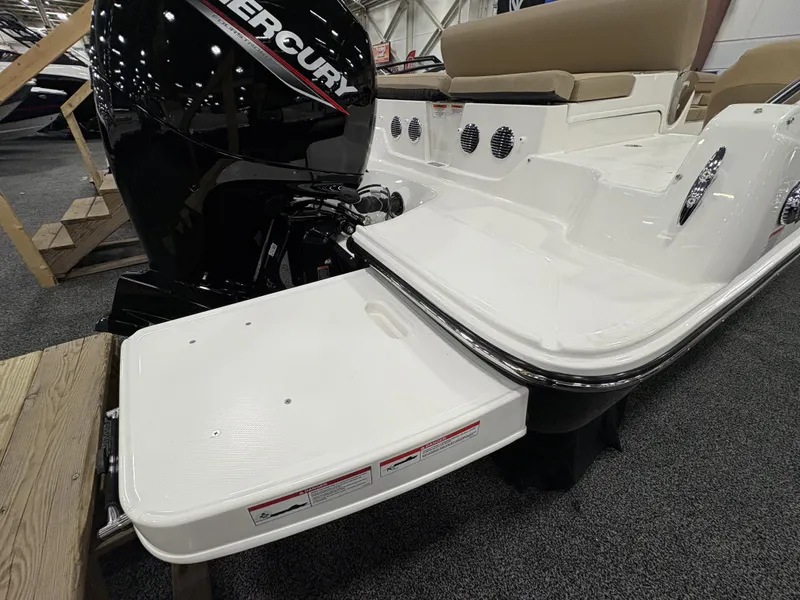 Slide: The Image of Bayliner D20 2025 - 23