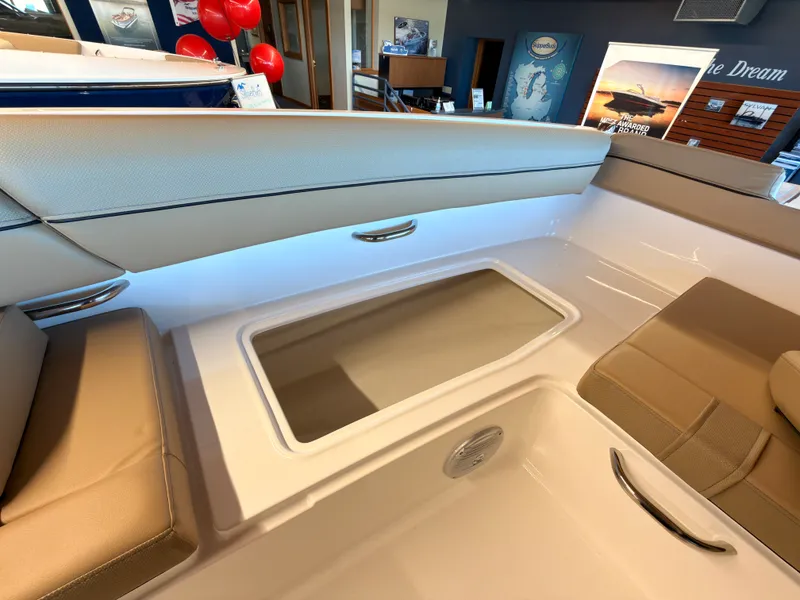 Slide: The Image of Bayliner D20 2025 - 22