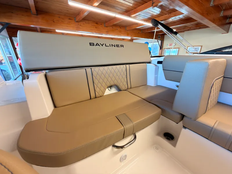 Slide: The Image of Bayliner D20 2025 - 8