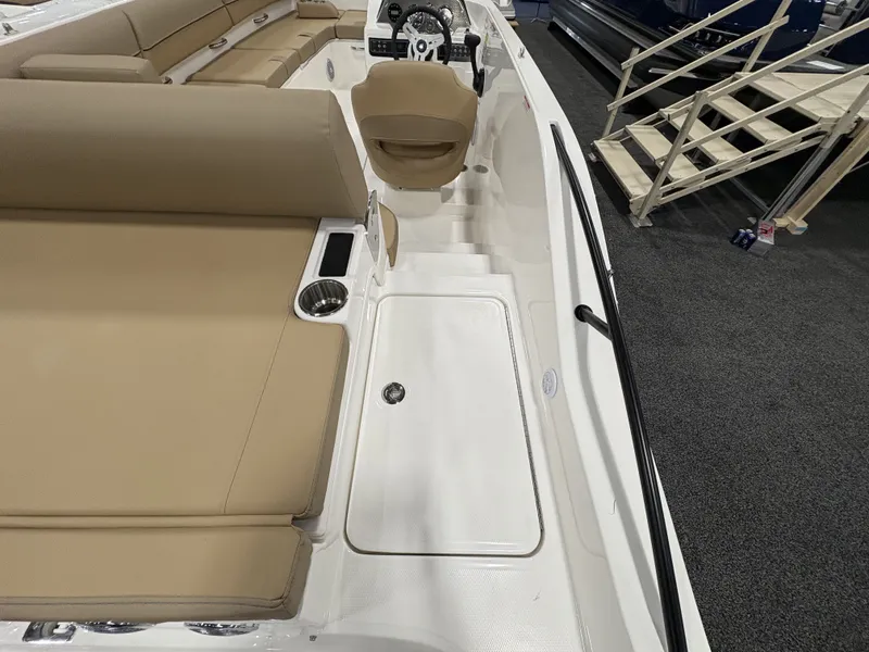 Slide: The Image of Bayliner D20 2025 - 5