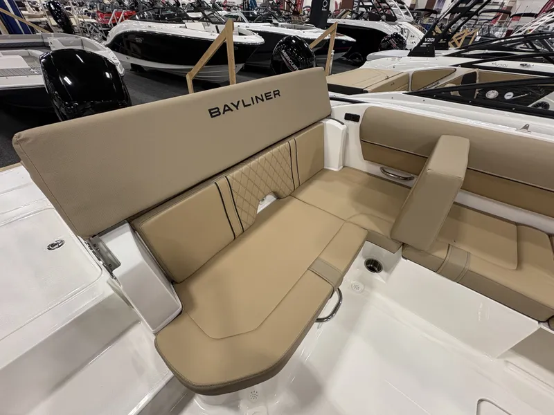 Slide: The Image of Bayliner D20 2025 - 7