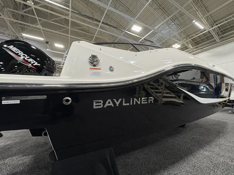 Slide: The Image of Bayliner D20 2025 - 2