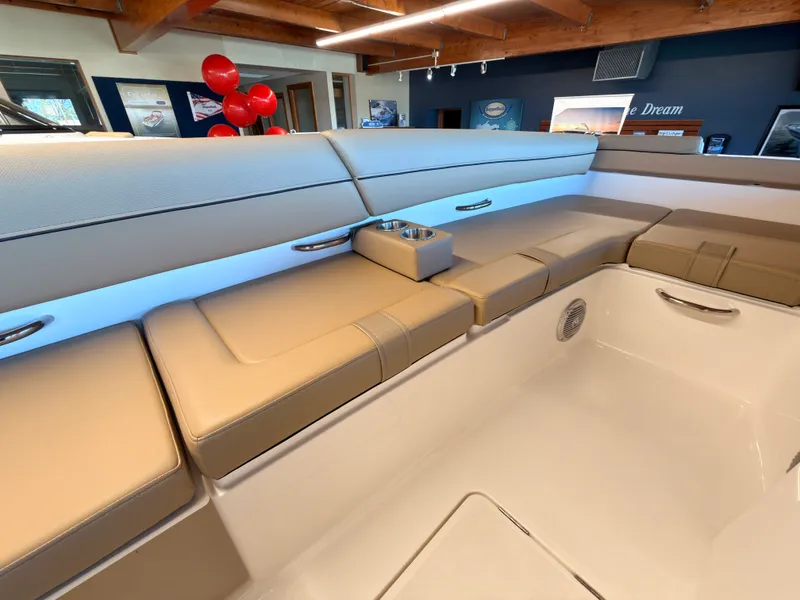 Slide: The Image of Bayliner D20 2025 - 19