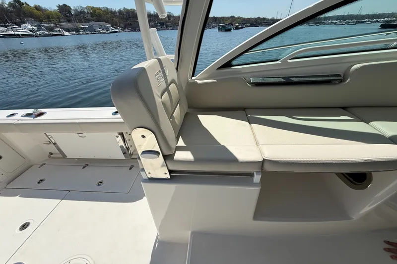 Slide: The Image of Boston Whaler 285 Conquest 2026 - 17