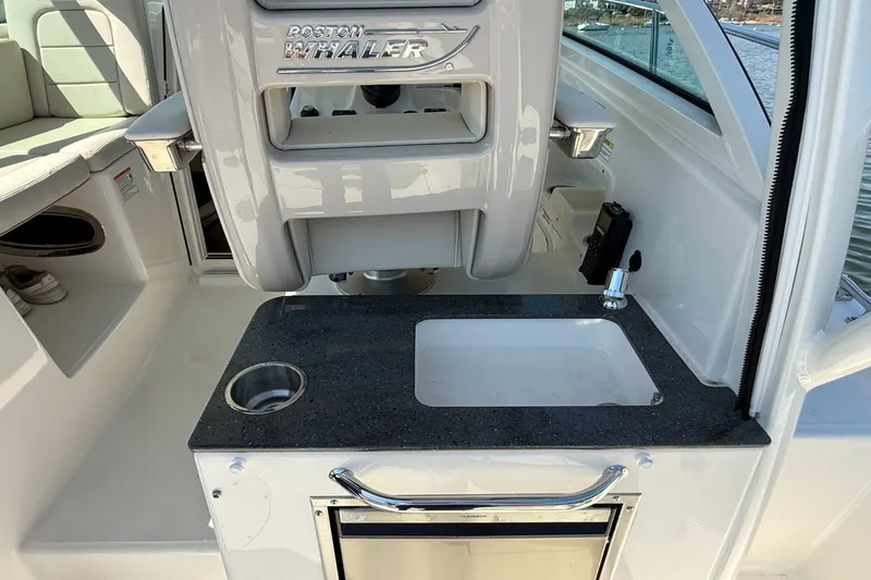 Slide: The Image of Boston Whaler 285 Conquest 2026 - 21