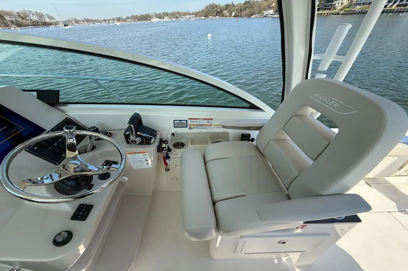 Slide: The Image of Boston Whaler 285 Conquest 2026 - 22