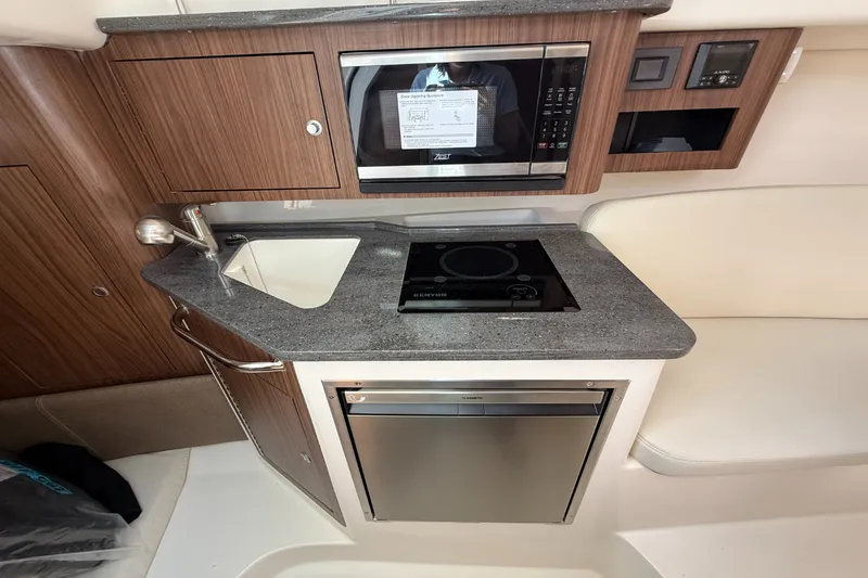 Slide: The Image of Boston Whaler 285 Conquest 2026 - 29