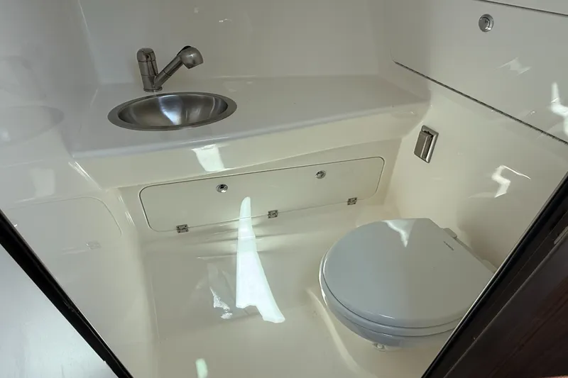 Slide: The Image of Boston Whaler 285 Conquest 2026 - 36