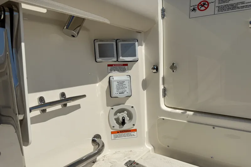 Slide: The Image of Boston Whaler 285 Conquest 2026 - 39