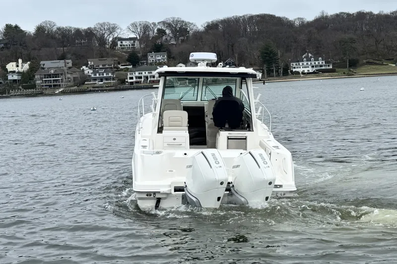 Slide: The Image of Boston Whaler 285 Conquest 2026 - 4