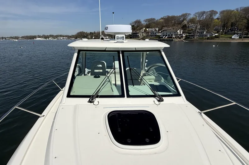 Slide: The Image of Boston Whaler 285 Conquest 2026 - 40