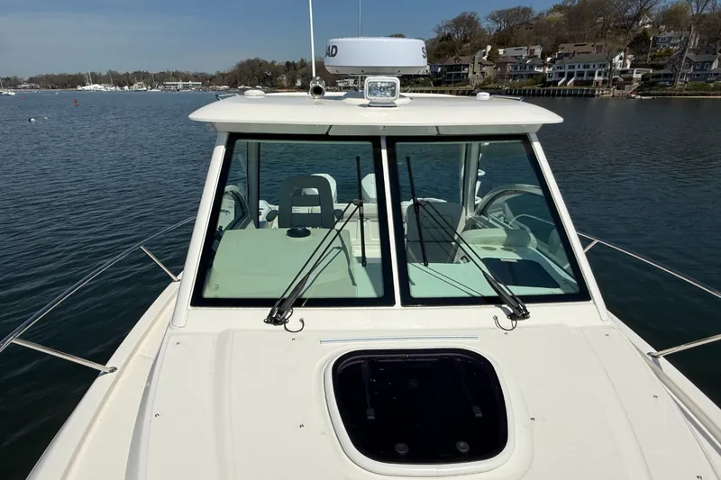 Slide: The Image of Boston Whaler 285 Conquest 2026 - 41