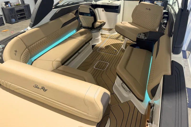 Slide: The Image of Sea Ray SLX 280 Outboard 2026 - 10