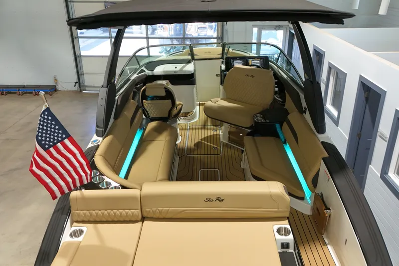 Slide: The Image of Sea Ray SLX 280 Outboard 2026 - 11